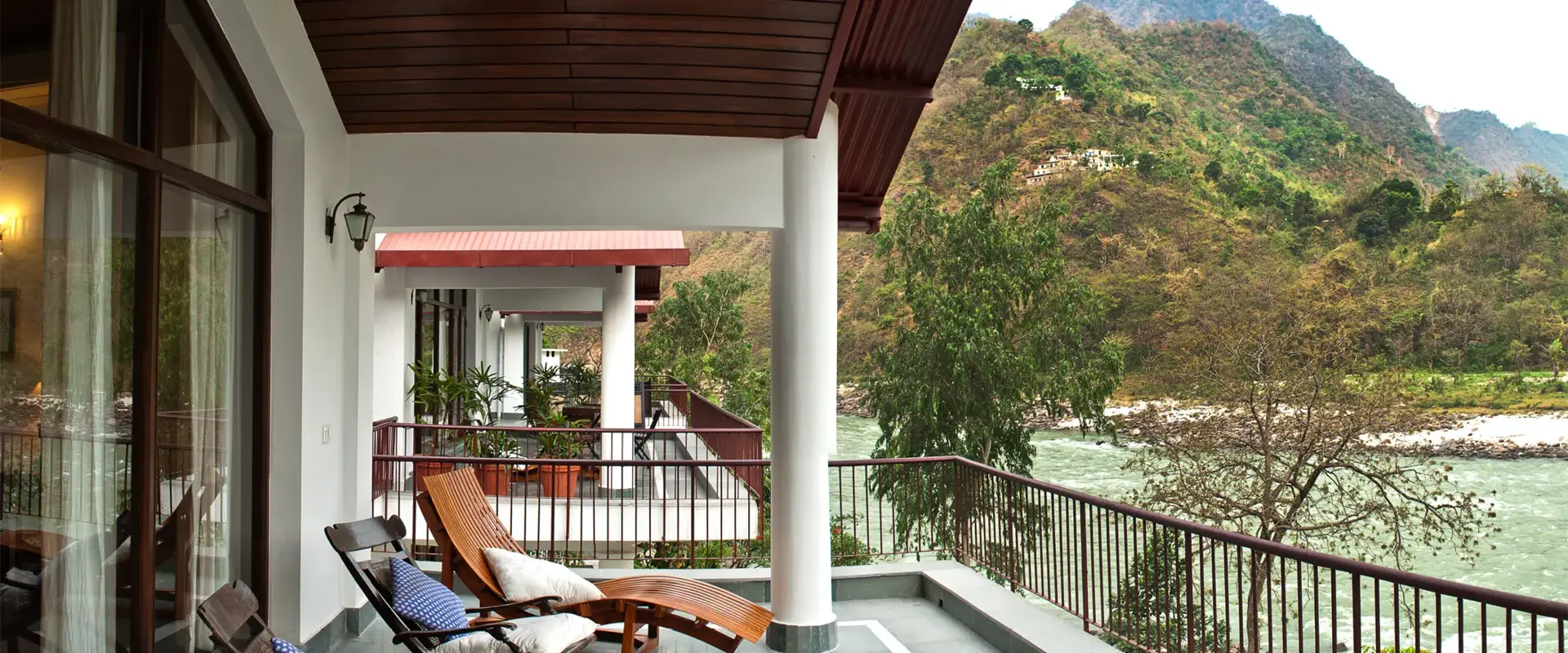 Neemrana's Glasshouse on the Ganges: